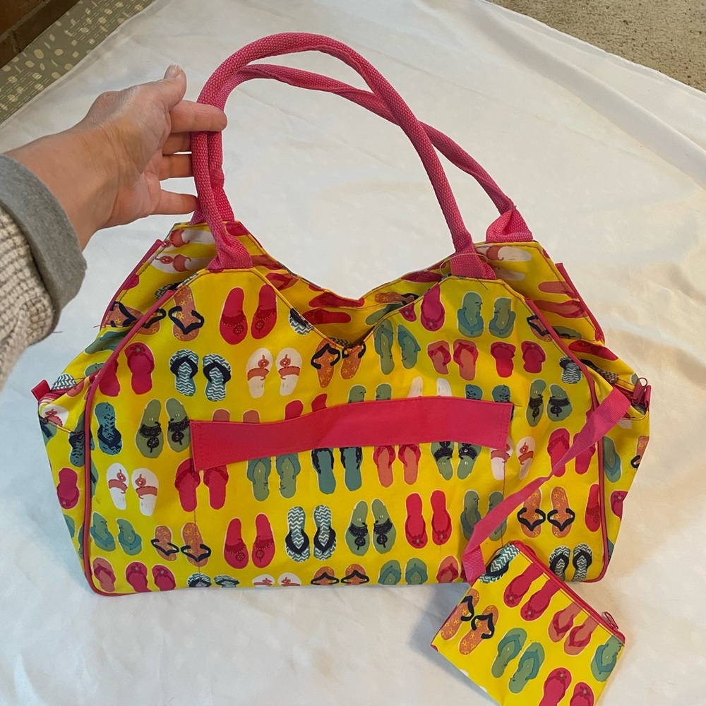 Home Accents Vibrant Flip-Flop Print Tote w/Pink Accents and Matching Pouch, OS